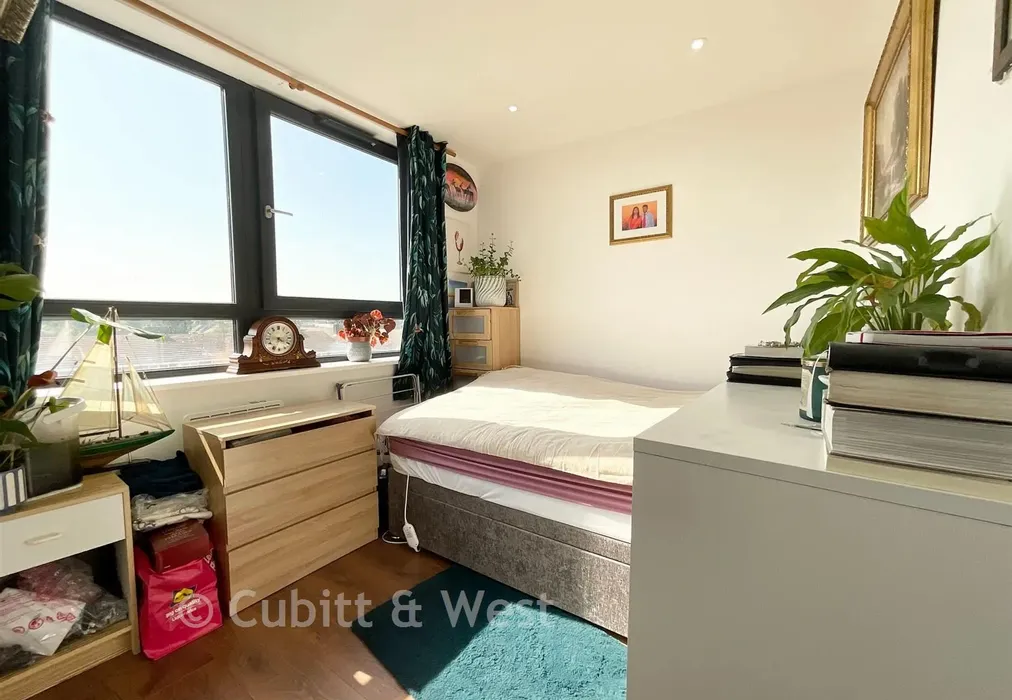 Bedroom - Strand Parade, Goring-By-Sea, Worthing, West Sussex - Wards of Kent