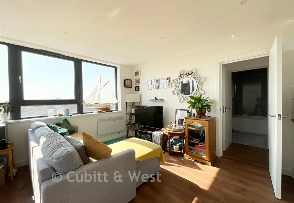 Lounge - Strand Parade, Goring-By-Sea, Worthing, West Sussex - Wards of Kent