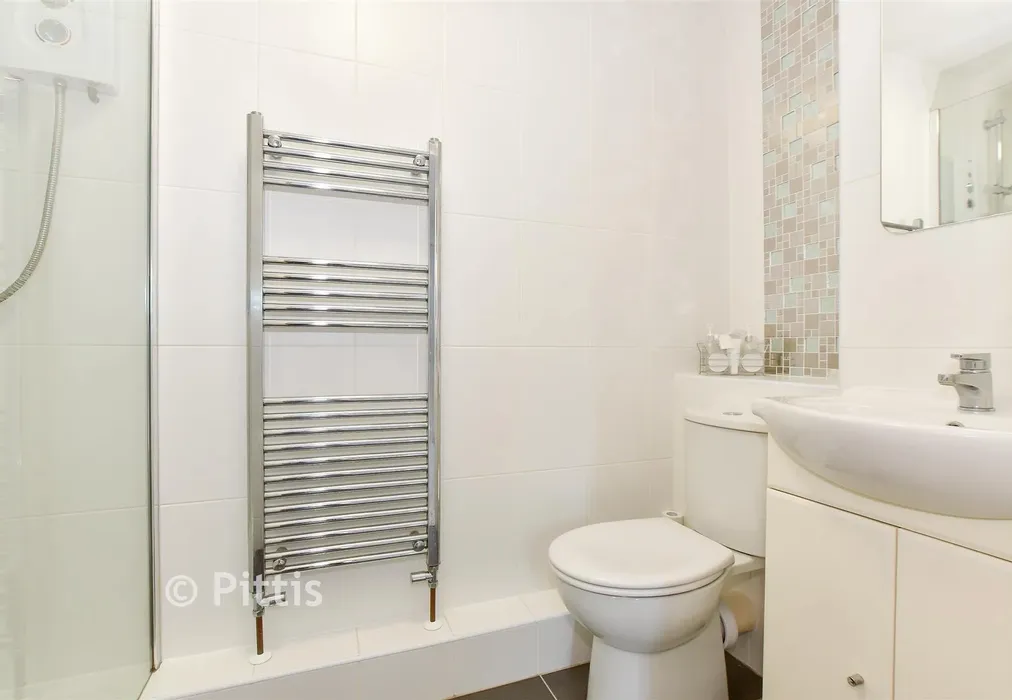 En-Suite Shower Room - East Hill Road, Ryde, Isle of Wight - Wards of Kent
