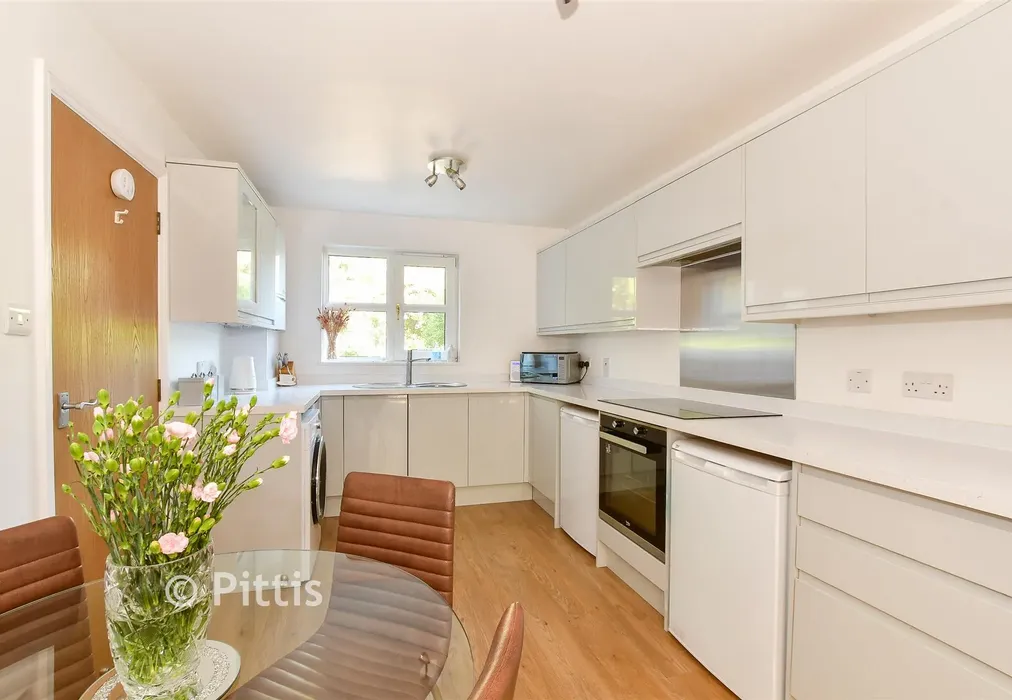 Kitchen - East Hill Road, Ryde, Isle of Wight - Wards of Kent