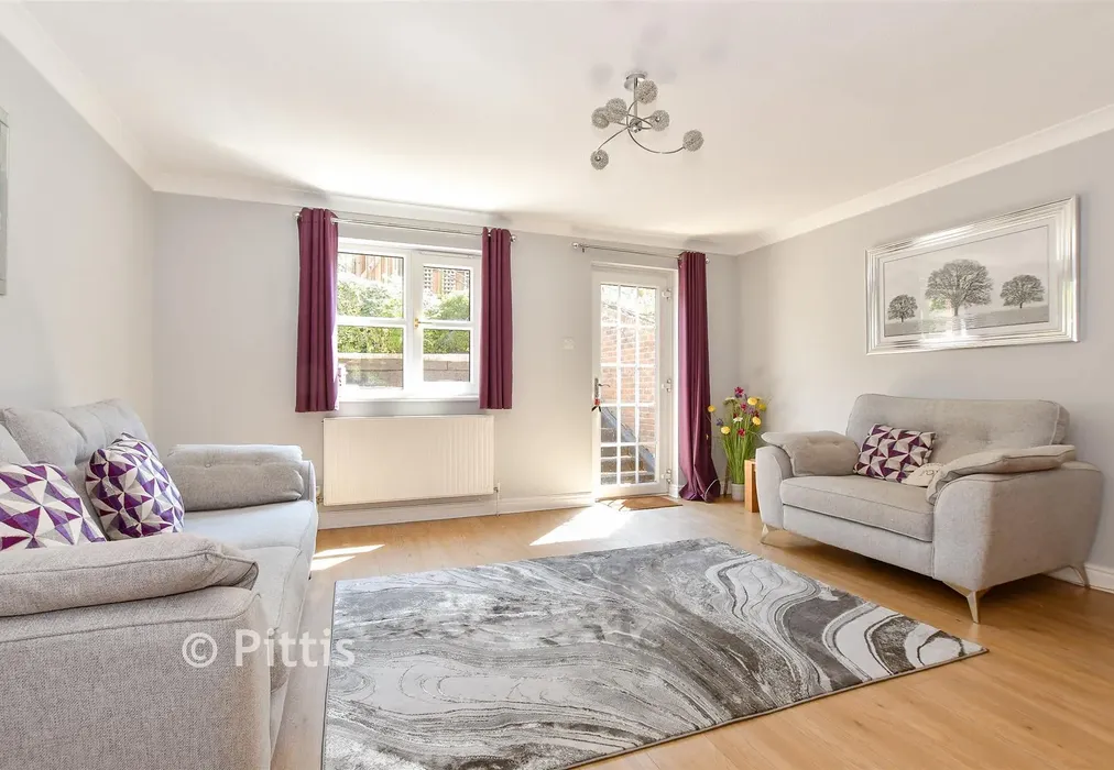 Lounge - East Hill Road, Ryde, Isle of Wight - Wards of Kent
