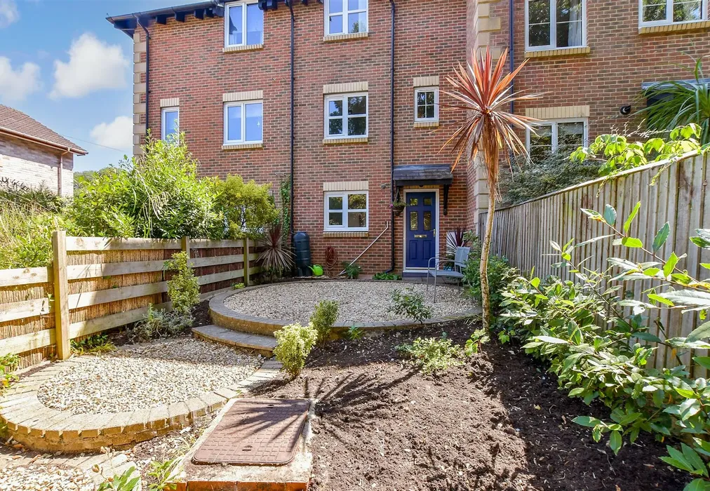 Front Garden - East Hill Road, Ryde, Isle of Wight - Wards of Kent