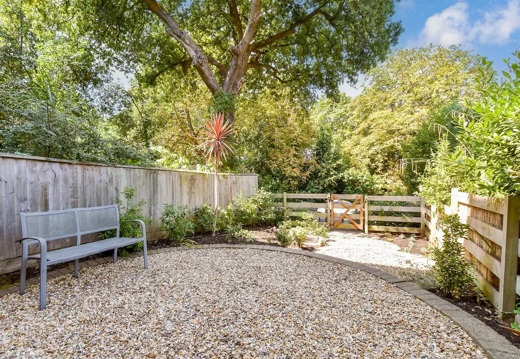 Front Garden - East Hill Road, Ryde, Isle of Wight - Wards of Kent