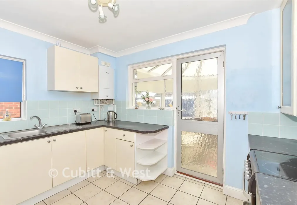 Kitchen - Catherington Lane, Waterlooville, Hampshire - Wards of Kent