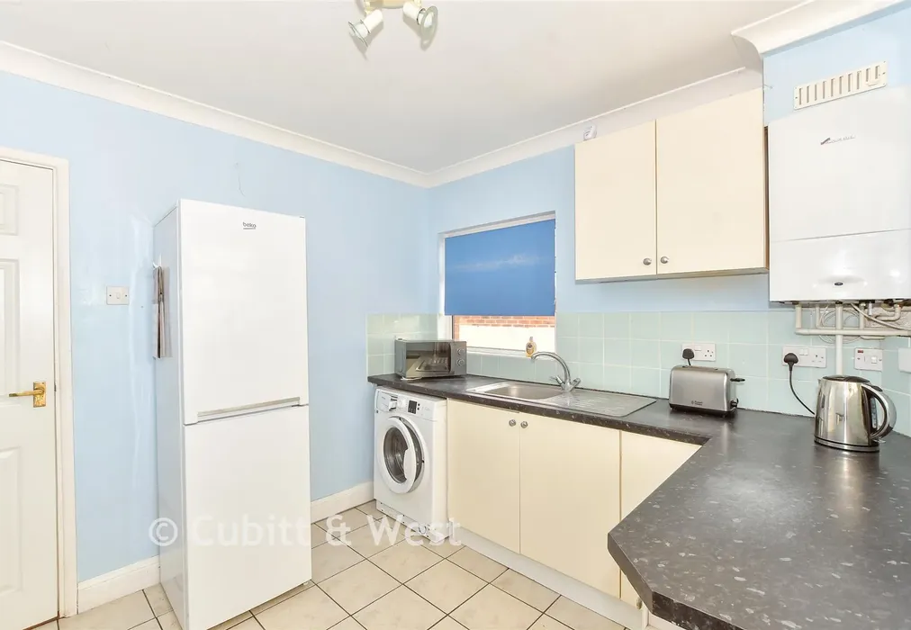 Kitchen - Catherington Lane, Waterlooville, Hampshire - Wards of Kent