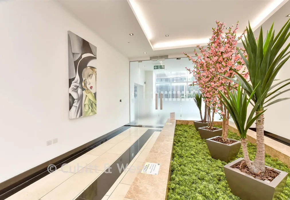 Internal Feature - Manor Road, Wallington, Surrey - Wards of Kent