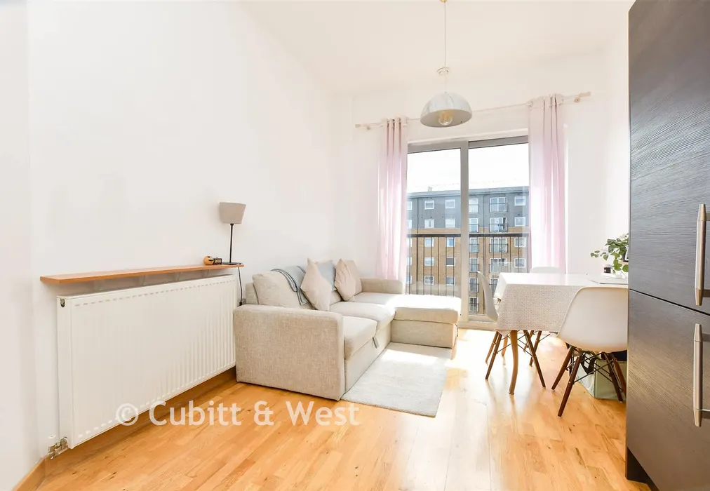 Lounge / Kitchen - Manor Road, Wallington, Surrey - Wards of Kent