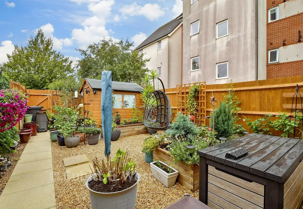 Rear Garden - Olliver Acre, Wick, West Sussex - Wards of Kent