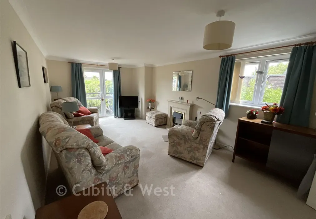 Lounge* - Kings Road, Horsham, West Sussex - Wards of Kent