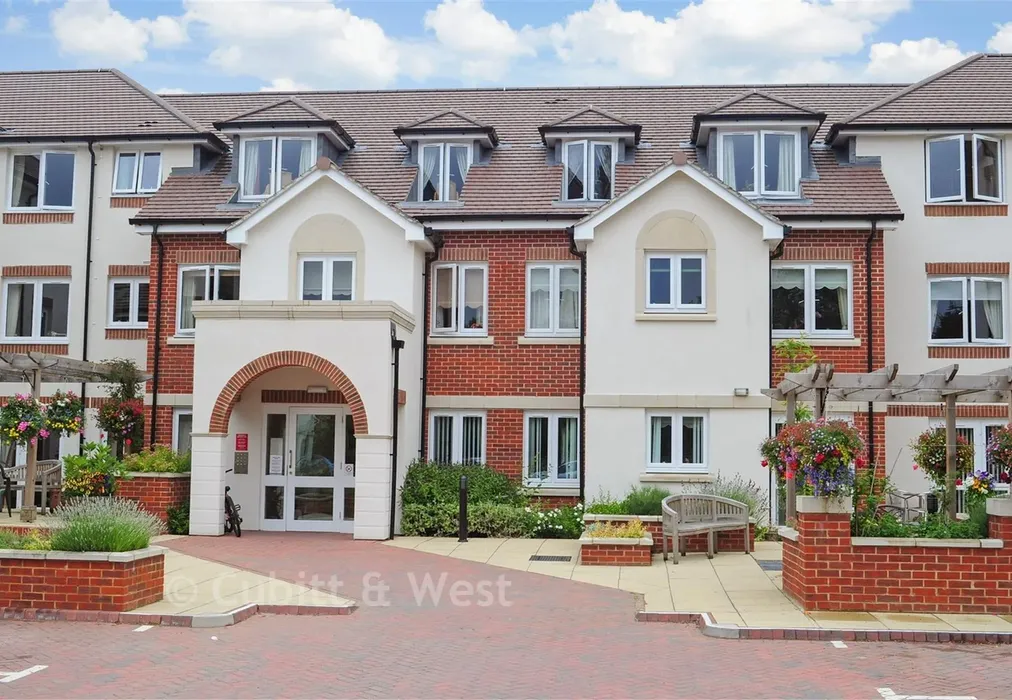 Rear - Kings Road, Horsham, West Sussex - Wards of Kent