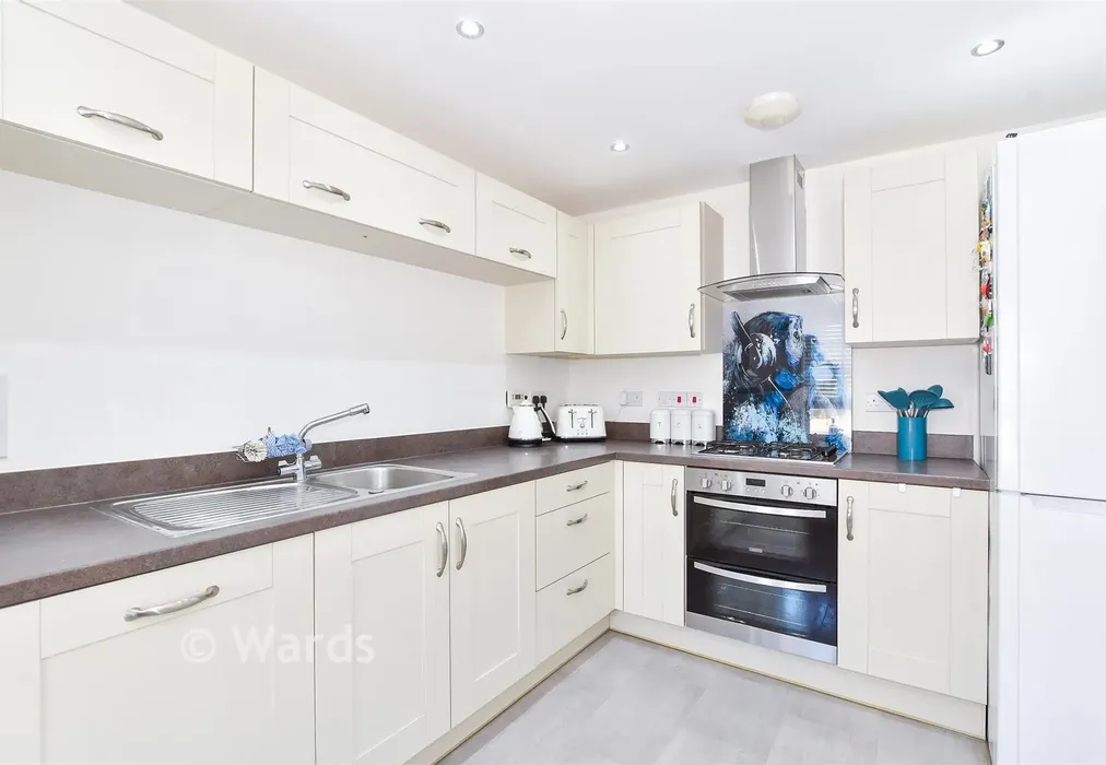 Kitchen - Edmett Way, Maidstone, Kent - Wards of Kent