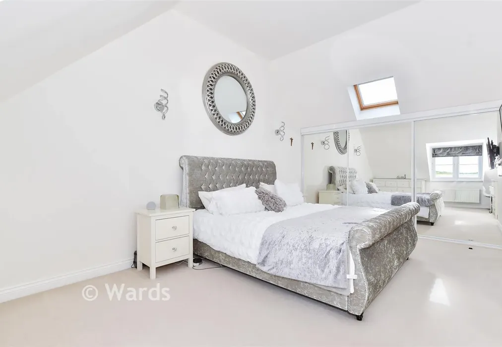 Bedroom 1 - Edmett Way, Maidstone, Kent - Wards of Kent