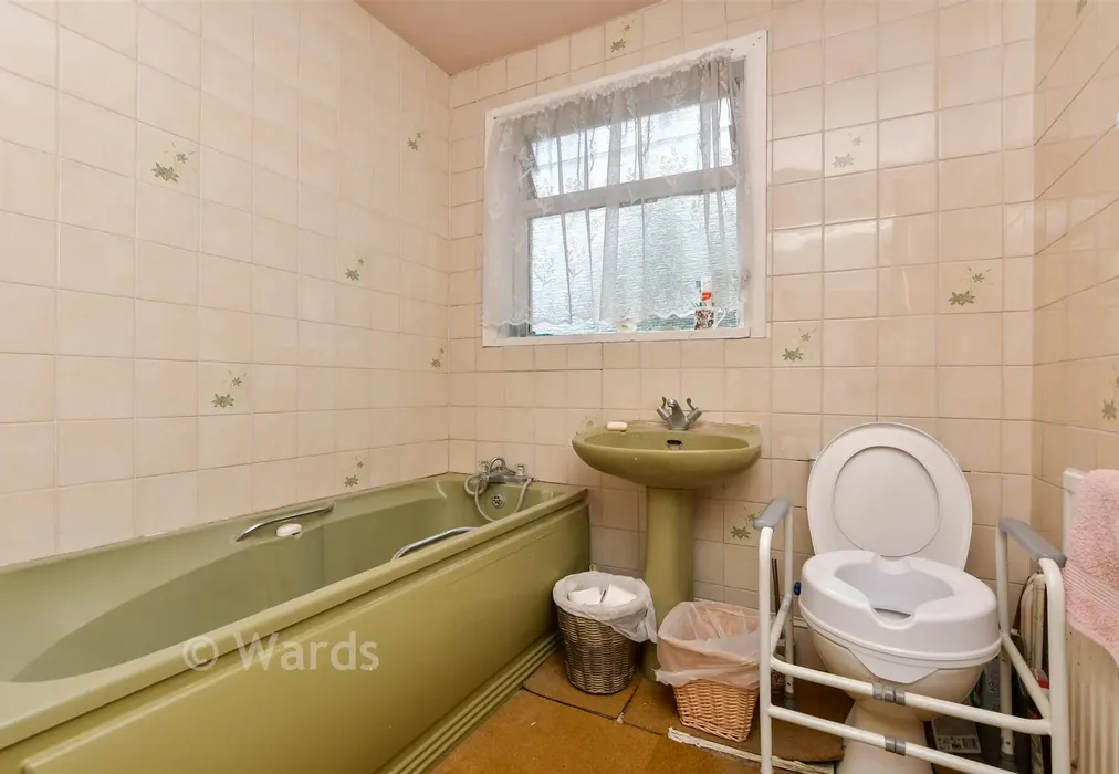 Bathroom - Picton Road, Ramsgate, Kent - Wards of Kent