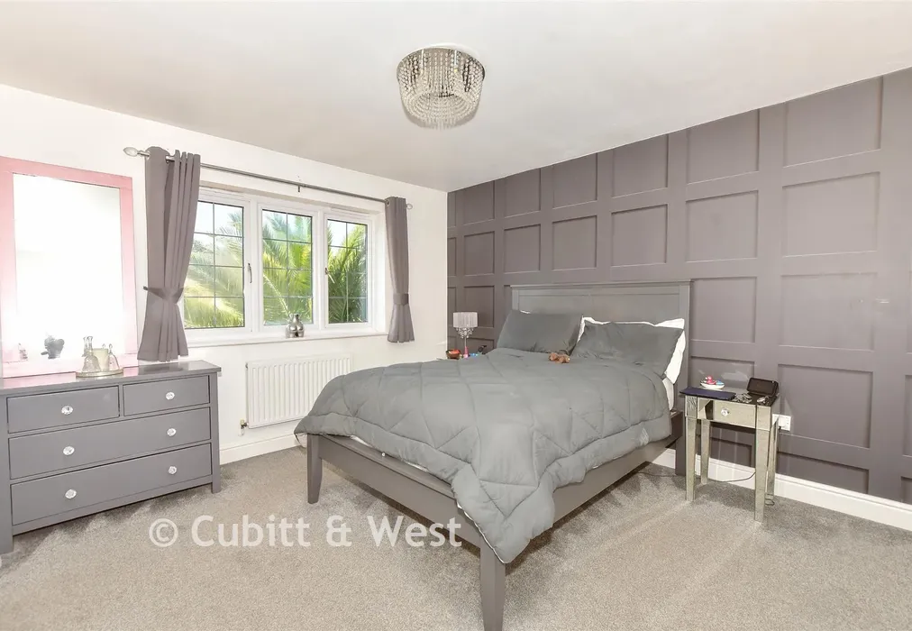 Bedroom 1 - The Oaks, Bognor Regis, West Sussex - Wards of Kent