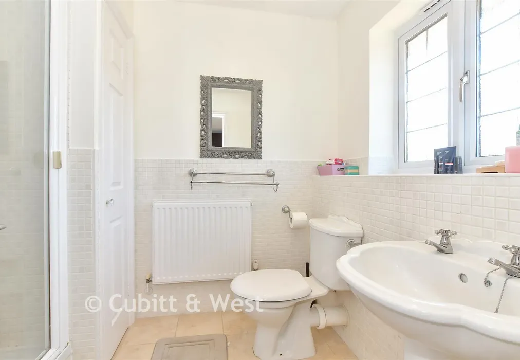 En-Suite Shower Room - The Oaks, Bognor Regis, West Sussex - Wards of Kent