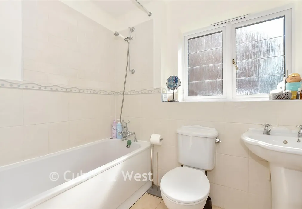 Bathroom - The Oaks, Bognor Regis, West Sussex - Wards of Kent
