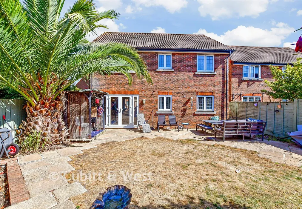 Rear Garden - The Oaks, Bognor Regis, West Sussex - Wards of Kent
