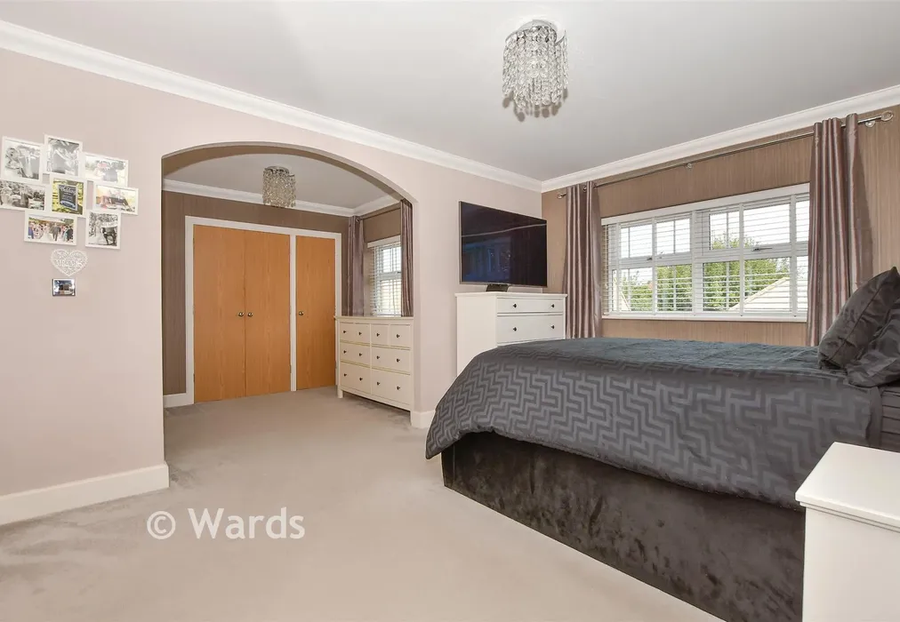 Bedroom 1 - Quindell Place, Kings Hill, Kent - Wards of Kent