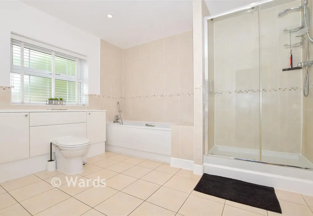 En-Suite Bathroom - Quindell Place, Kings Hill, Kent - Wards of Kent