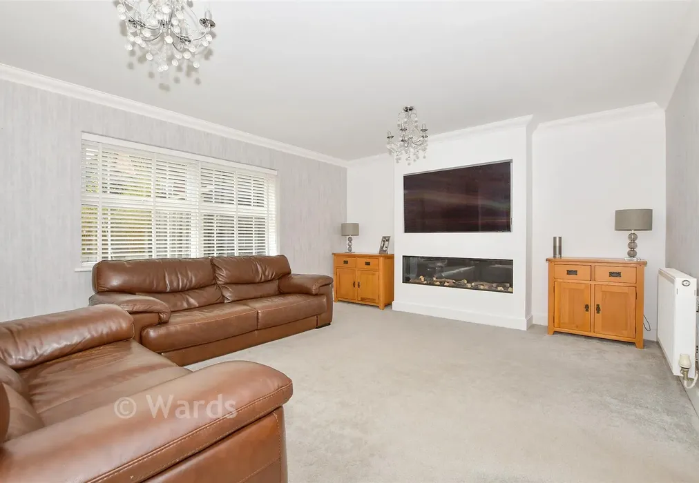 Lounge - Quindell Place, Kings Hill, Kent - Wards of Kent