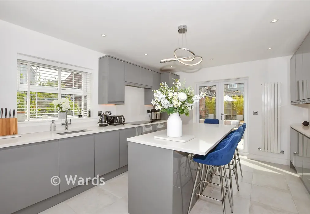 Kitchen - Quindell Place, Kings Hill, Kent - Wards of Kent