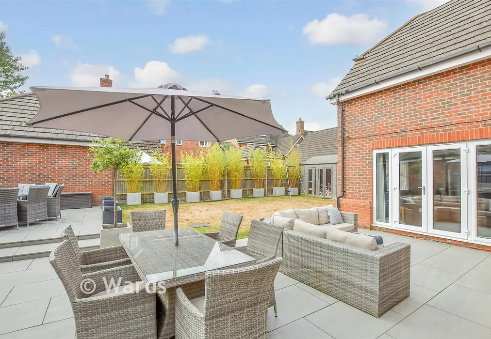 Rear Garden - Quindell Place, Kings Hill, Kent - Wards of Kent