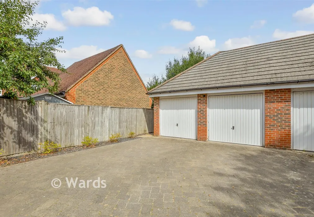 Garage - Quindell Place, Kings Hill, Kent - Wards of Kent