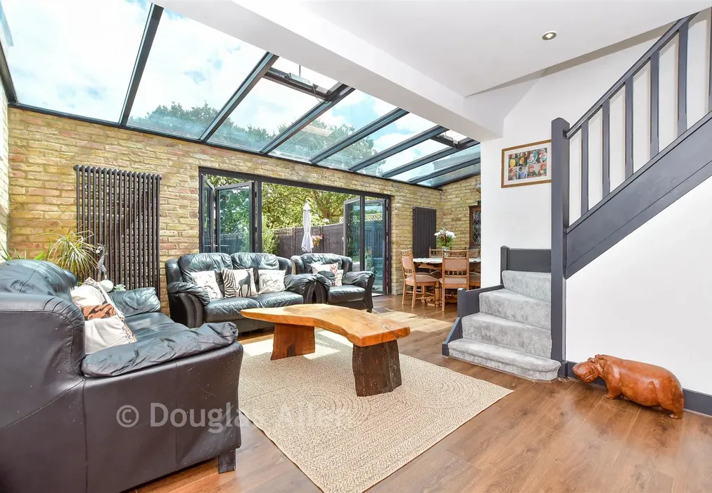 Lounge/Diner - Church End Lane, Runwell, Wickford, Essex - Wards of Kent