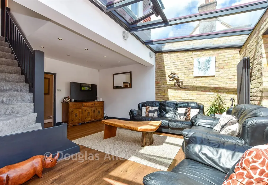 Lounge/Diner - Church End Lane, Runwell, Wickford, Essex - Wards of Kent