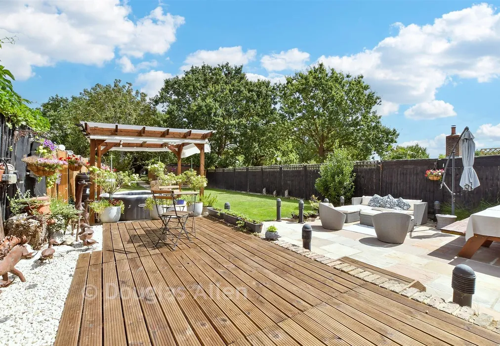 Rear Garden - Church End Lane, Runwell, Wickford, Essex - Wards of Kent