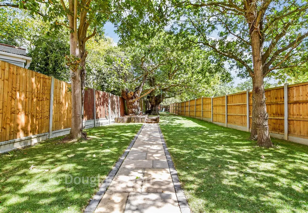 Rear Garden - Church End Lane, Runwell, Wickford, Essex - Wards of Kent