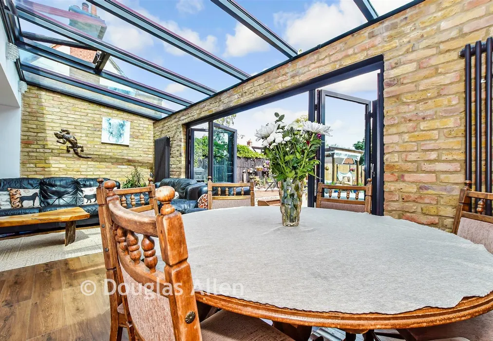 Lounge/Diner - Church End Lane, Runwell, Wickford, Essex - Wards of Kent