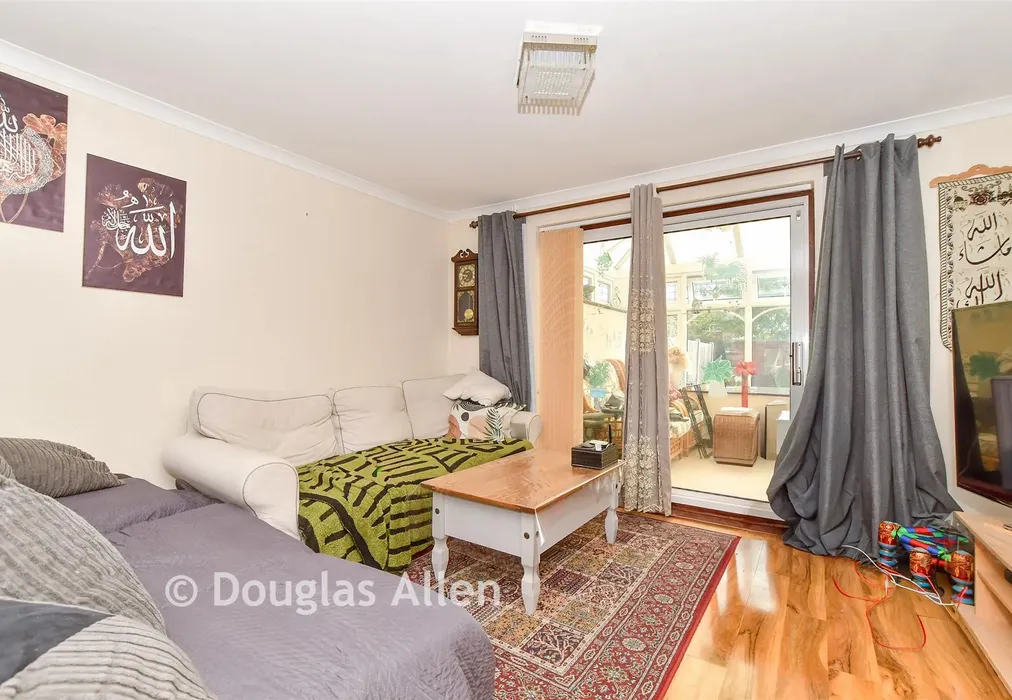 Lounge - Victoria Road, Laindon, Basildon, Essex - Wards of Kent