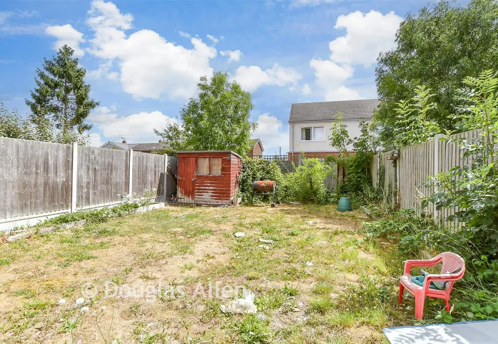 Rear Garden - Victoria Road, Laindon, Basildon, Essex - Wards of Kent