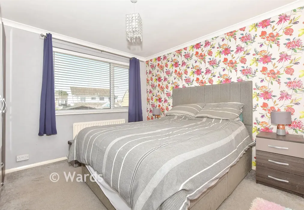 Bedroom 1 - Newlands, Whitfield, Kent - Wards of Kent