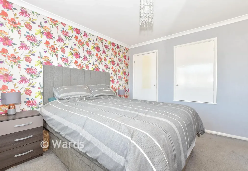 Bedroom 1 - Newlands, Whitfield, Kent - Wards of Kent