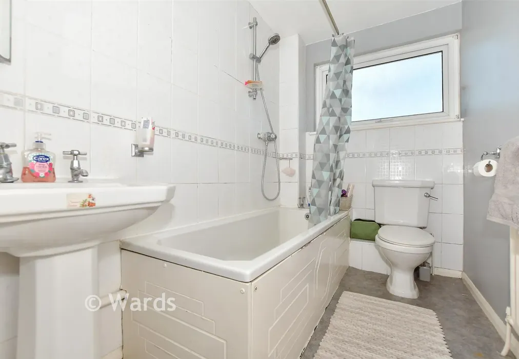 Bathroom - Newlands, Whitfield, Kent - Wards of Kent
