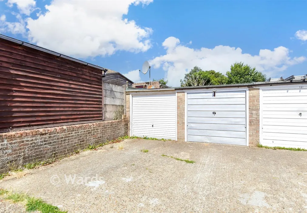 Garage - Newlands, Whitfield, Kent - Wards of Kent