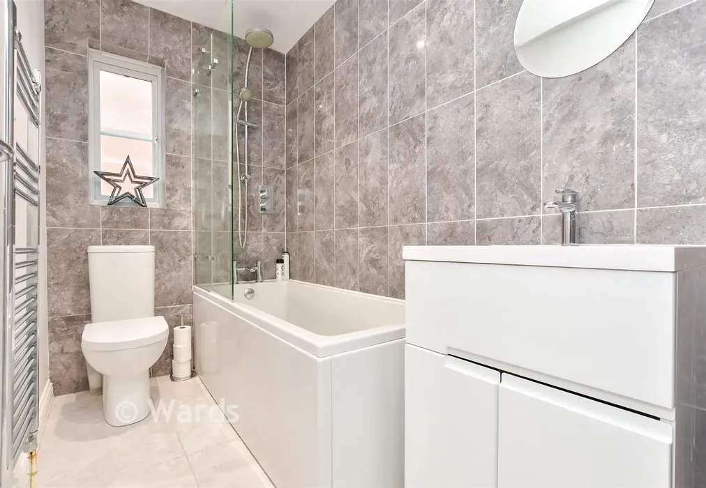 Bathroom - Portlight Place, Whitstable, Kent - Wards of Kent
