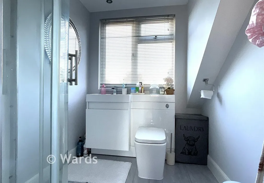 En-Suite - Symonds Close, West Kingsdown, Sevenoaks, Kent - Wards of Kent