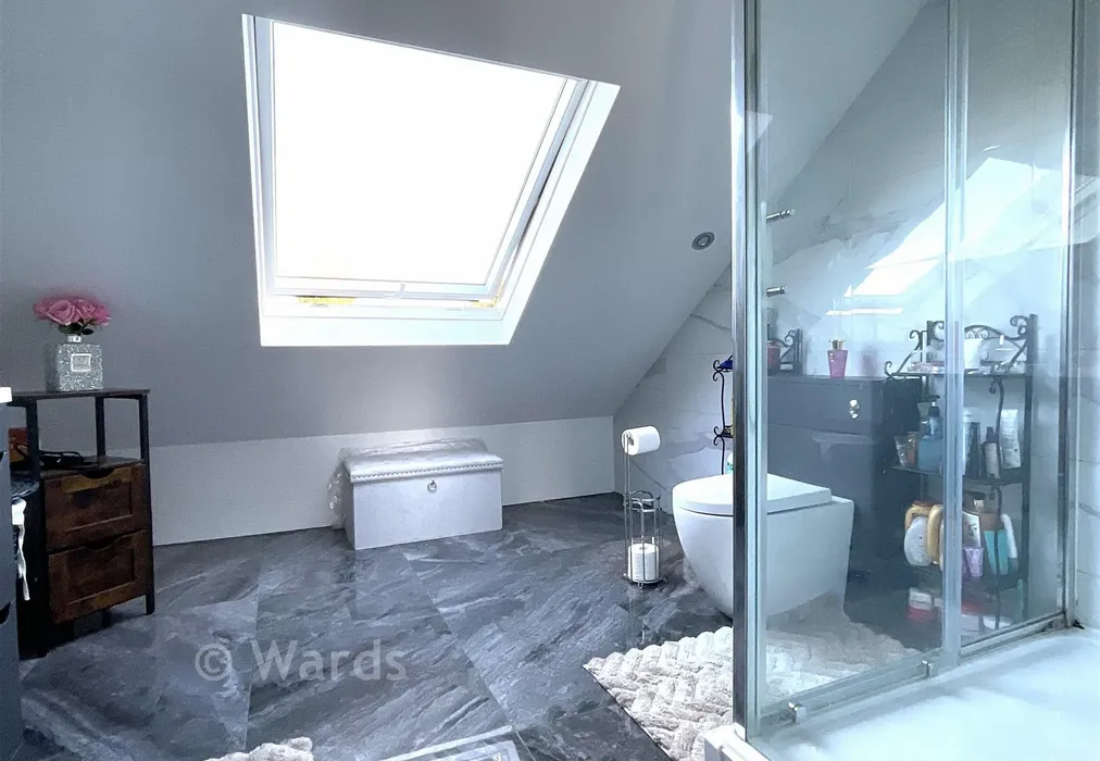 En-Suite - Symonds Close, West Kingsdown, Sevenoaks, Kent - Wards of Kent