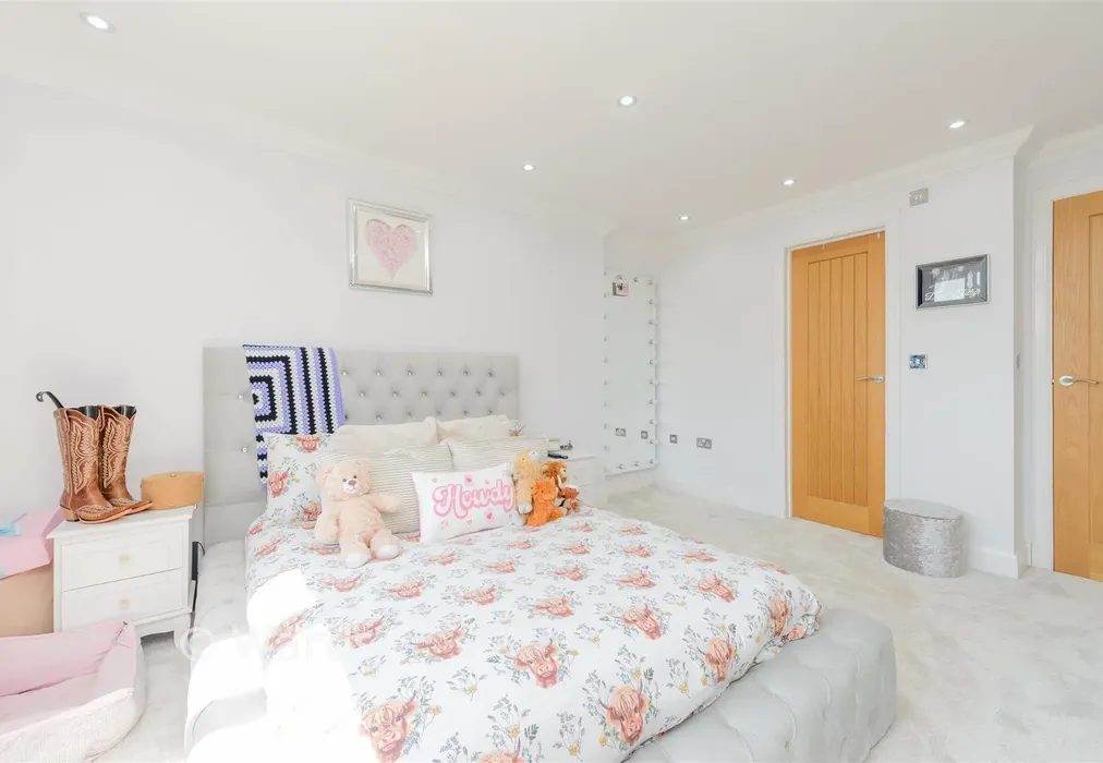 Bedroom 2 - Symonds Close, West Kingsdown, Sevenoaks, Kent - Wards of Kent