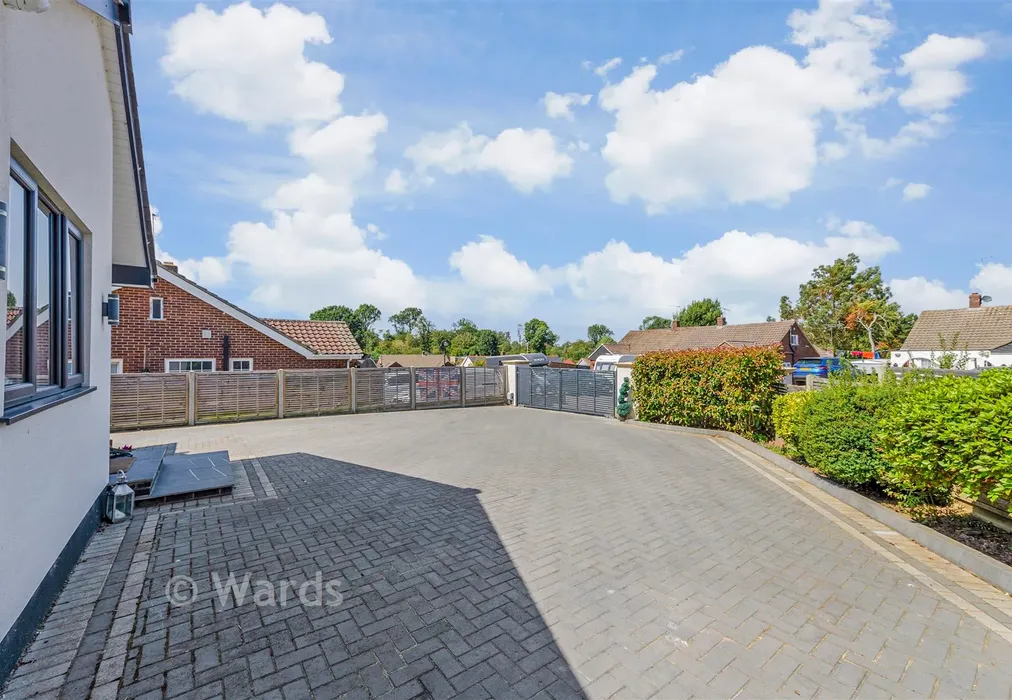 Driveway/Parking - Symonds Close, West Kingsdown, Sevenoaks, Kent - Wards of Kent