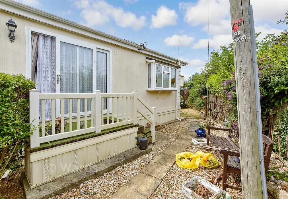 Rear Garden - New Dover Road, Capel-Le-Ferne, Folkestone, Kent - Wards of Kent