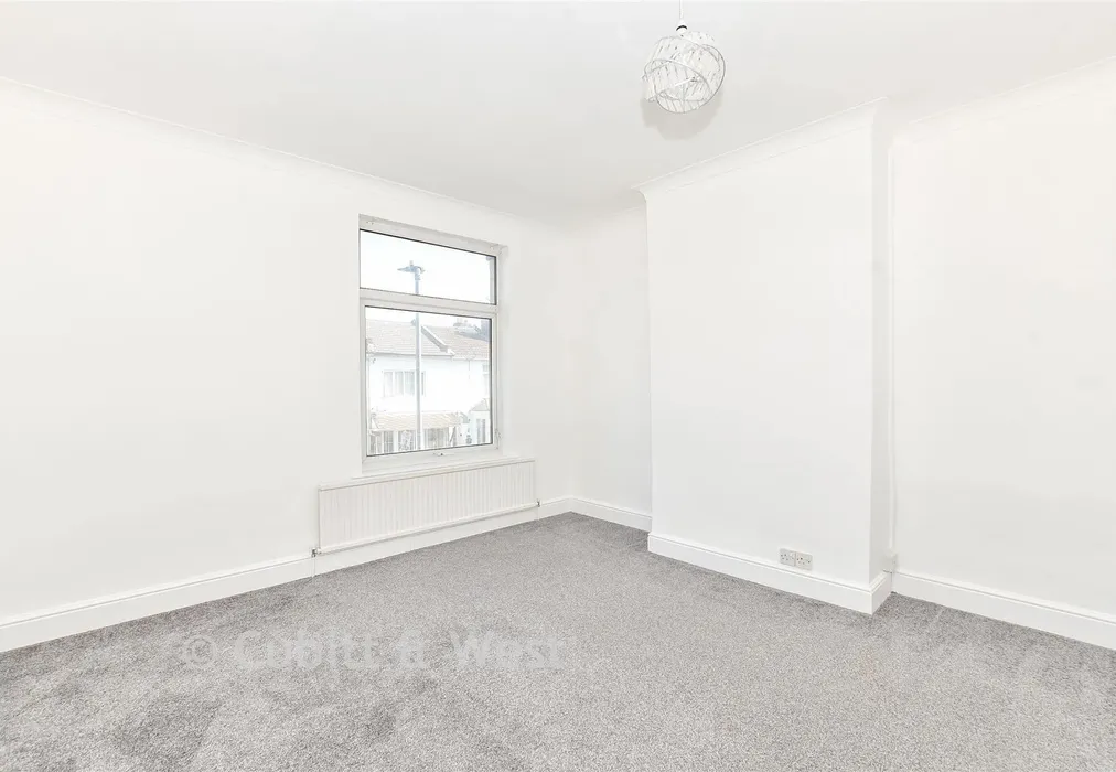 Bedroom 1 - Powerscourt Road, North End, Hampshire - Wards of Kent