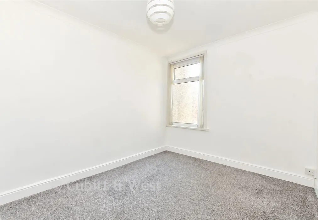 Bedroom 2 - Powerscourt Road, North End, Hampshire - Wards of Kent