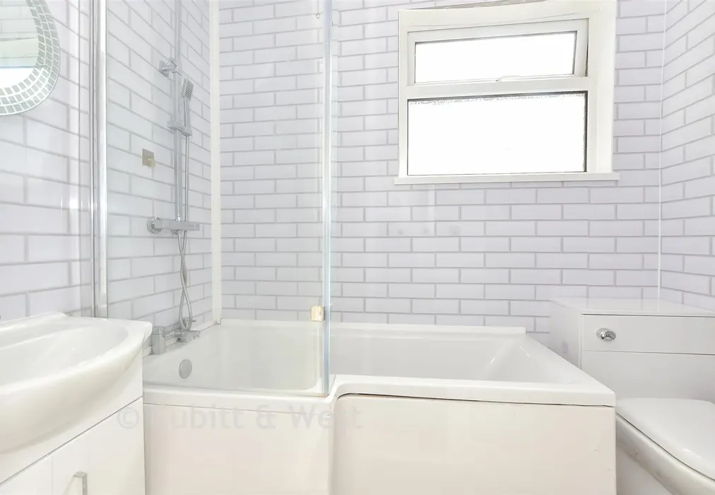 Bathroom - Powerscourt Road, North End, Hampshire - Wards of Kent