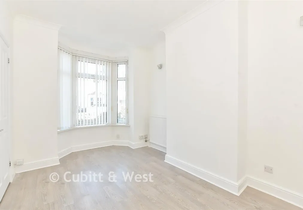 Lounge - Powerscourt Road, North End, Hampshire - Wards of Kent