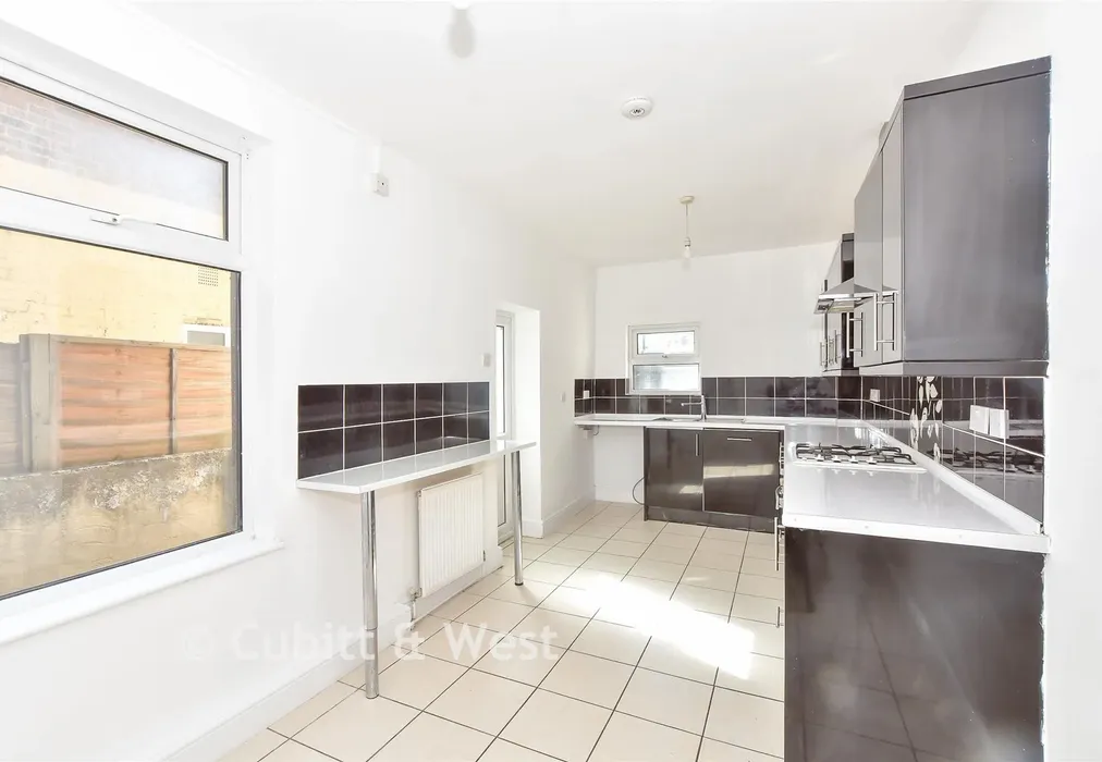 Kitchen/Breakfast Room - Powerscourt Road, North End, Hampshire - Wards of Kent