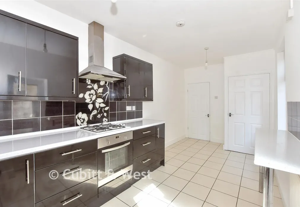 Kitchen/Breakfast Room - Powerscourt Road, North End, Hampshire - Wards of Kent